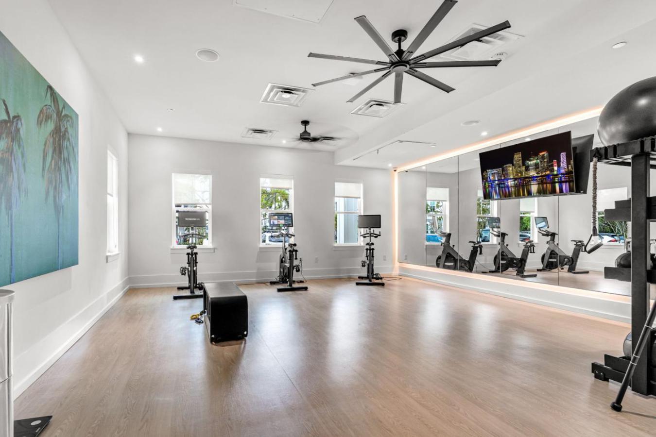 Sunny 2-Bed Oasis Pool And Gym In Apollo Beach Exterior photo