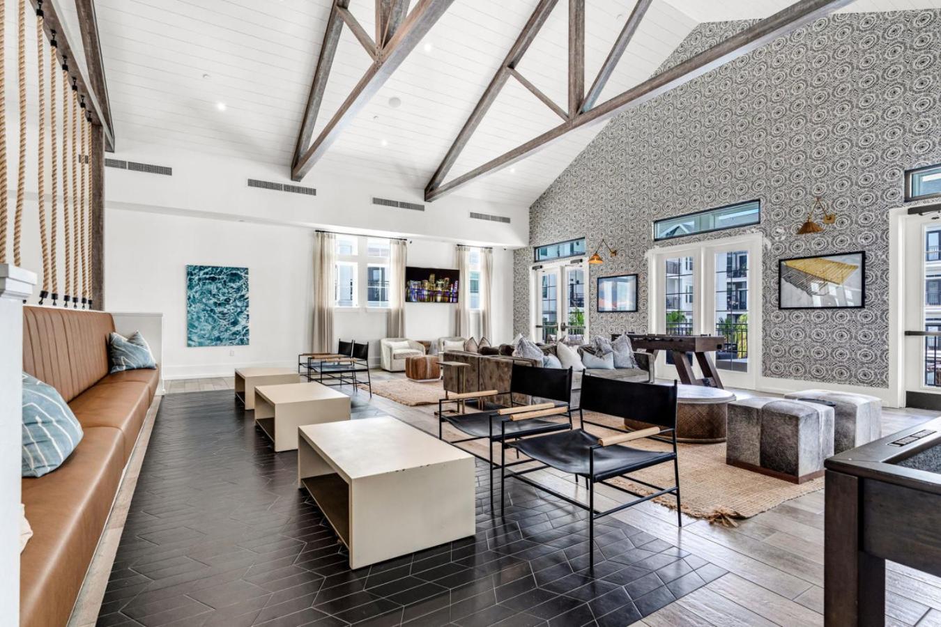 Sunny 2-Bed Oasis Pool And Gym In Apollo Beach Exterior photo