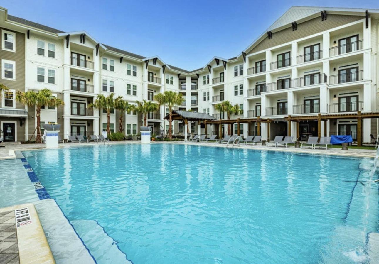 Sunny 2-Bed Oasis Pool And Gym In Apollo Beach Exterior photo
