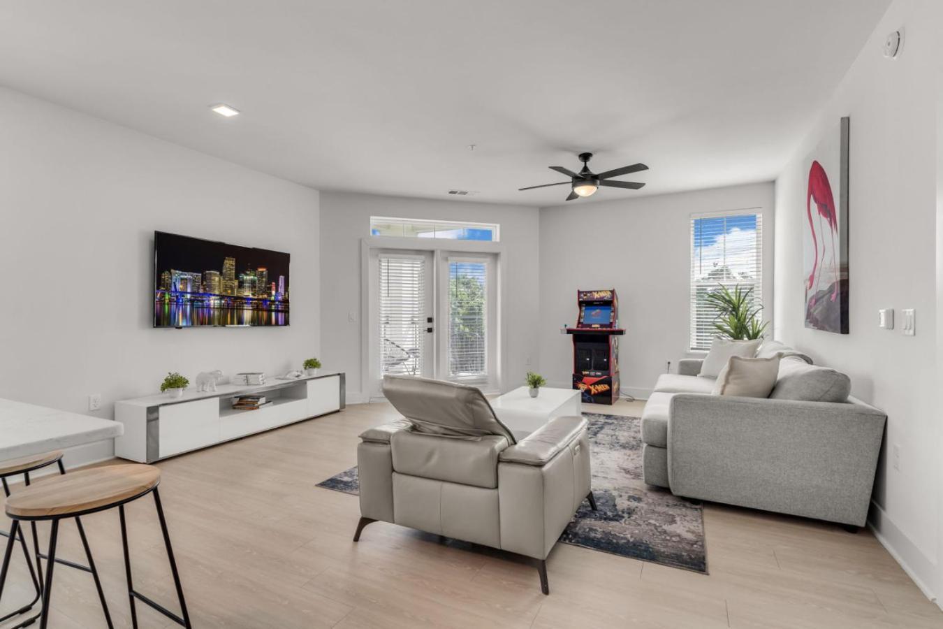 Sunny 2-Bed Oasis Pool And Gym In Apollo Beach Exterior photo